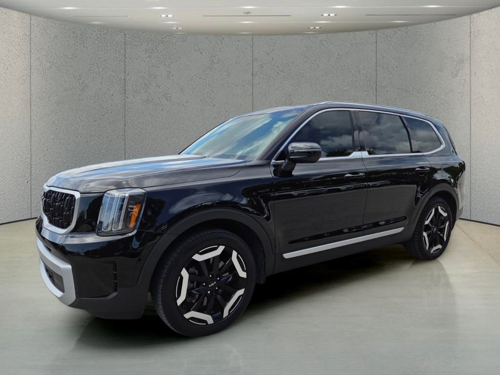 Used 2024 Kia Telluride EX w/ EX Captain's Chair Package FWD image 7