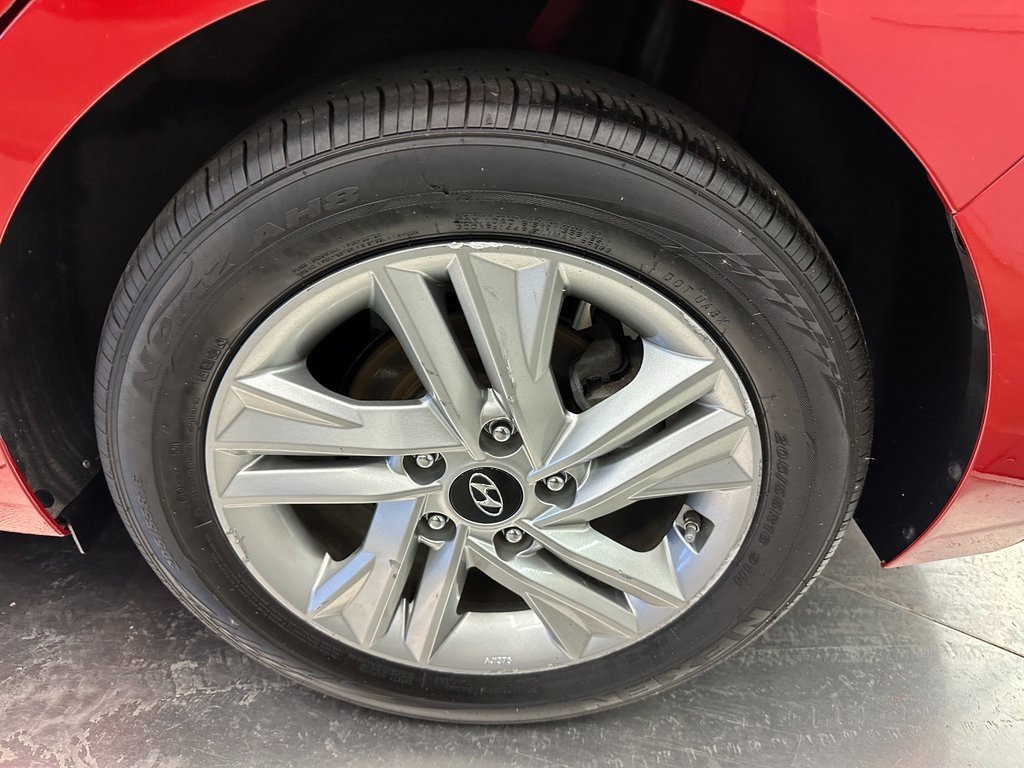 Used 2020 Hyundai Elantra SEL image 29