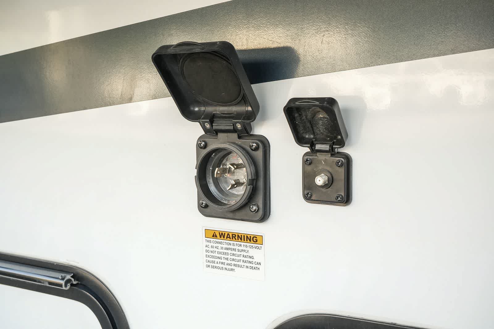 Used 2023 Ford E-450 and Econoline 450 Super Duty w/ Motorhome Prep Package RWD image 26