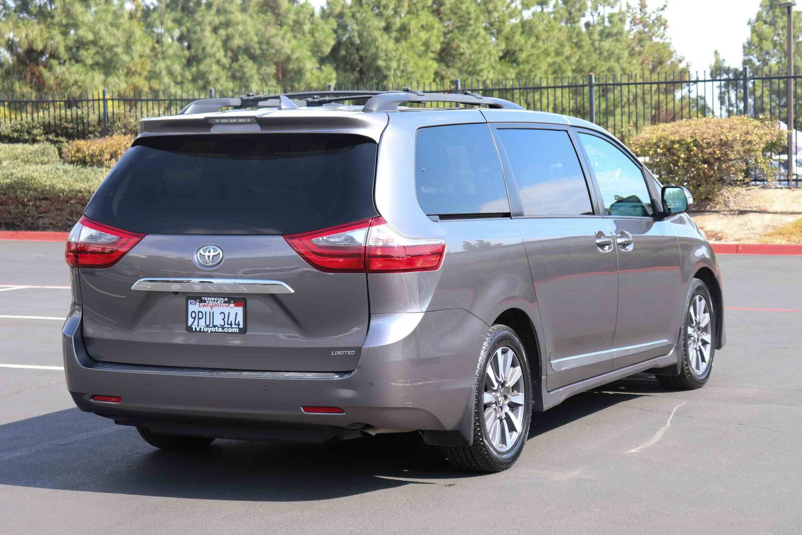 Certified 2020 Toyota Sienna Limited FWD image 7