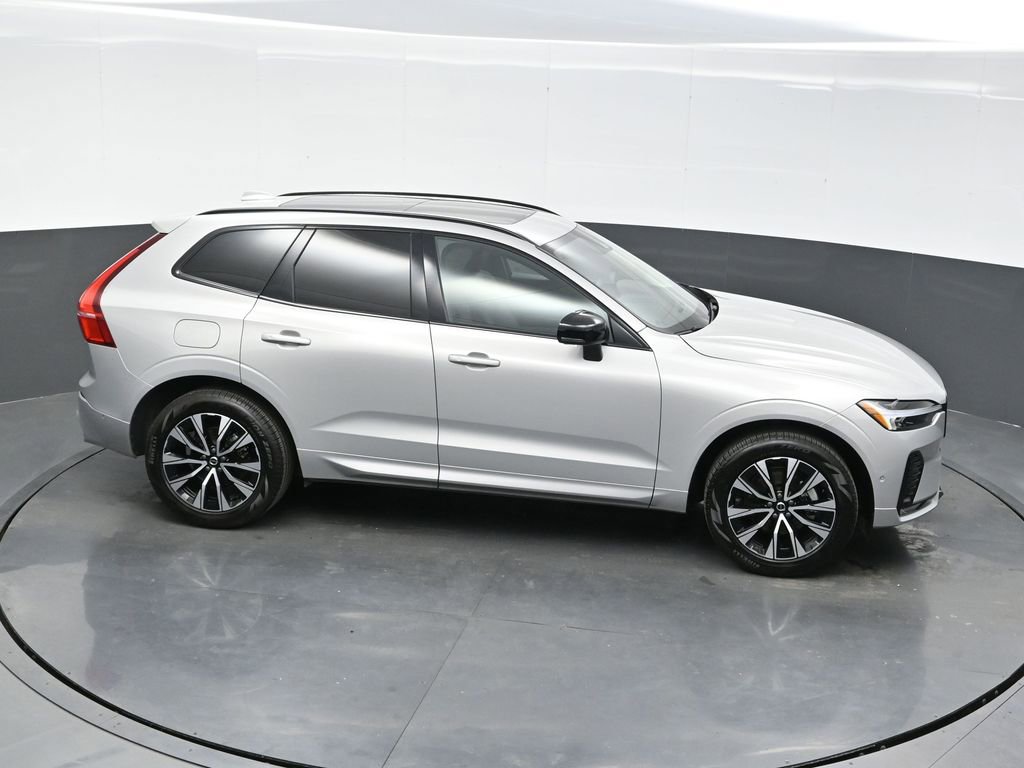 Used 2025 Volvo XC60 B5 Plus image 29
