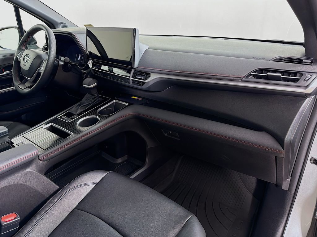 Used 2025 Toyota Sienna XSE w/ XSE Plus Package image 27