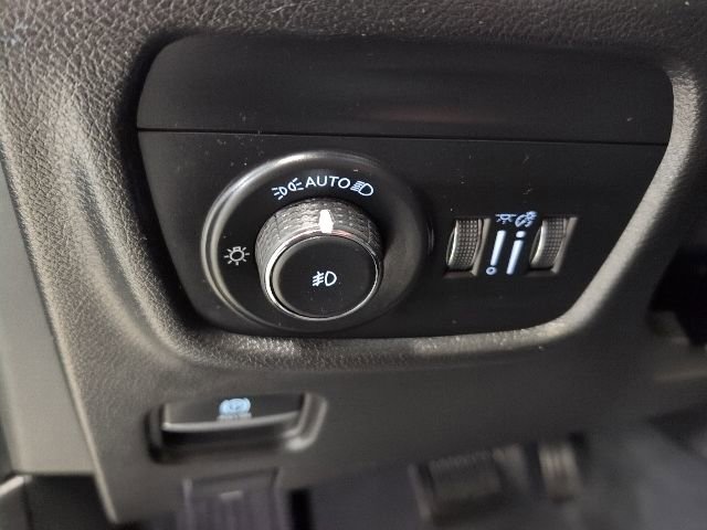 Used 2023 Jeep Grand Cherokee Limited AWD/4WD image 17