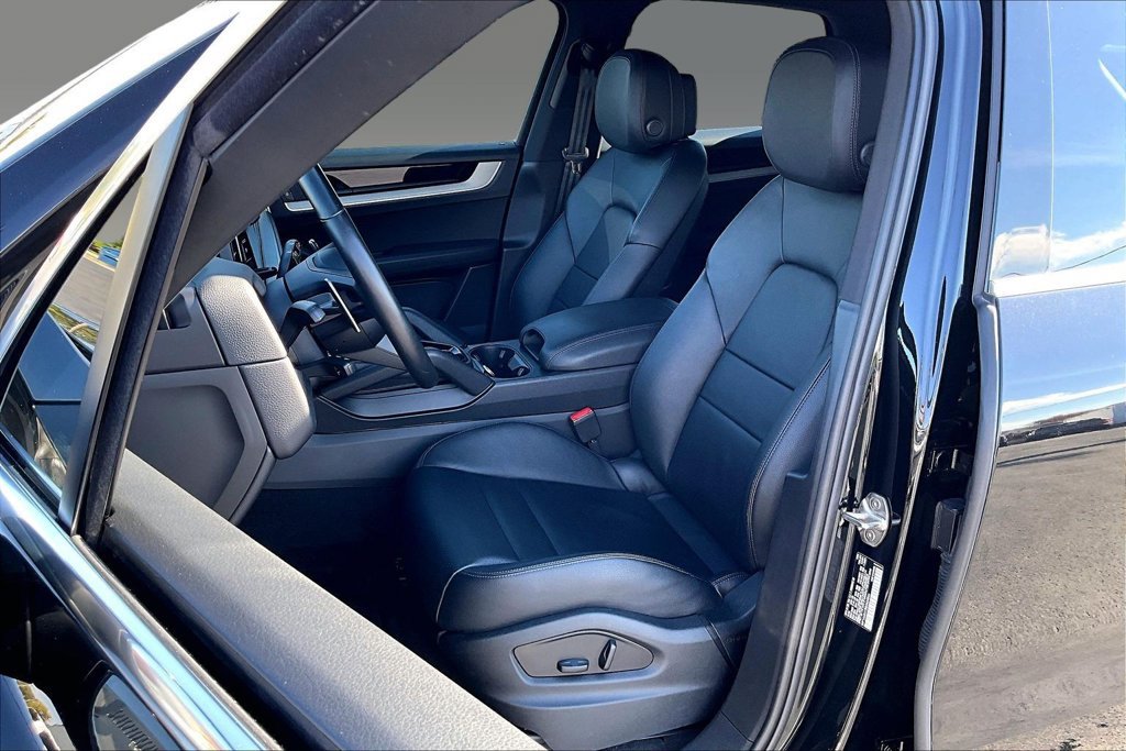 Used 2025 Porsche Cayenne AWD/4WD image 14