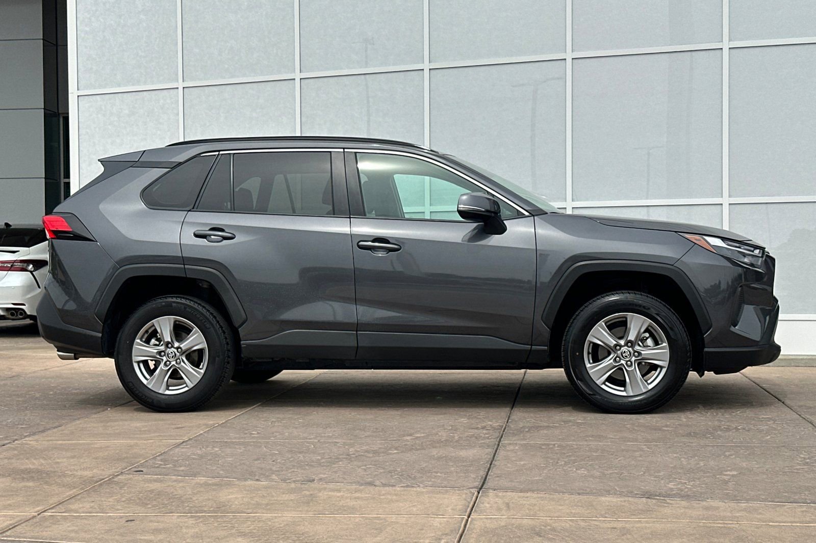 Used 2025 Toyota RAV4 XLE AWD/4WD image 3