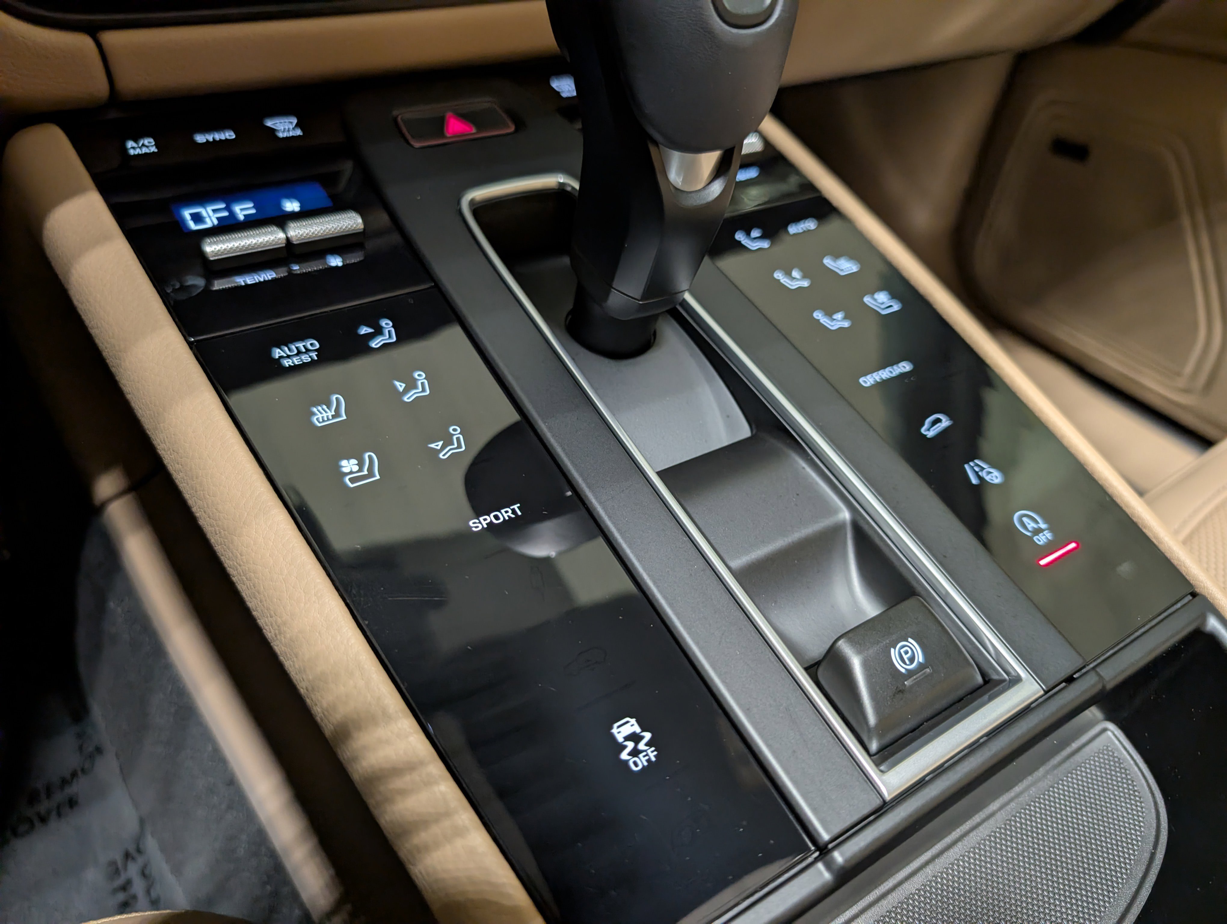 Used 2025 Porsche Macan image 39