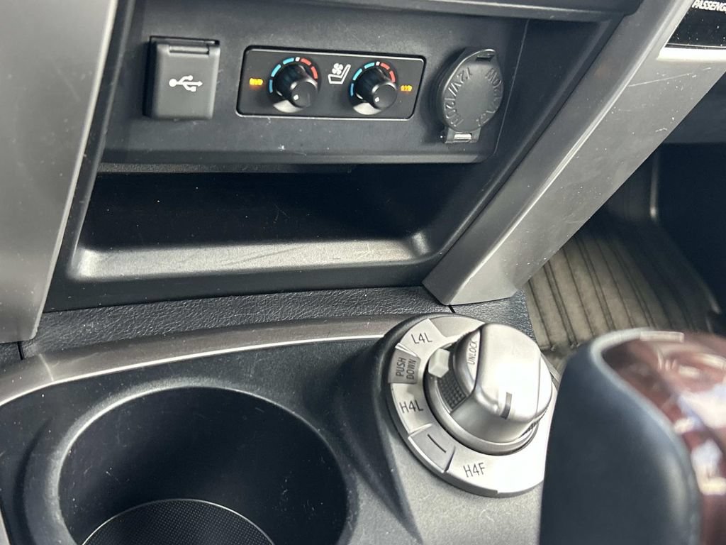 Used 2021 Toyota 4Runner Limited AWD/4WD image 38