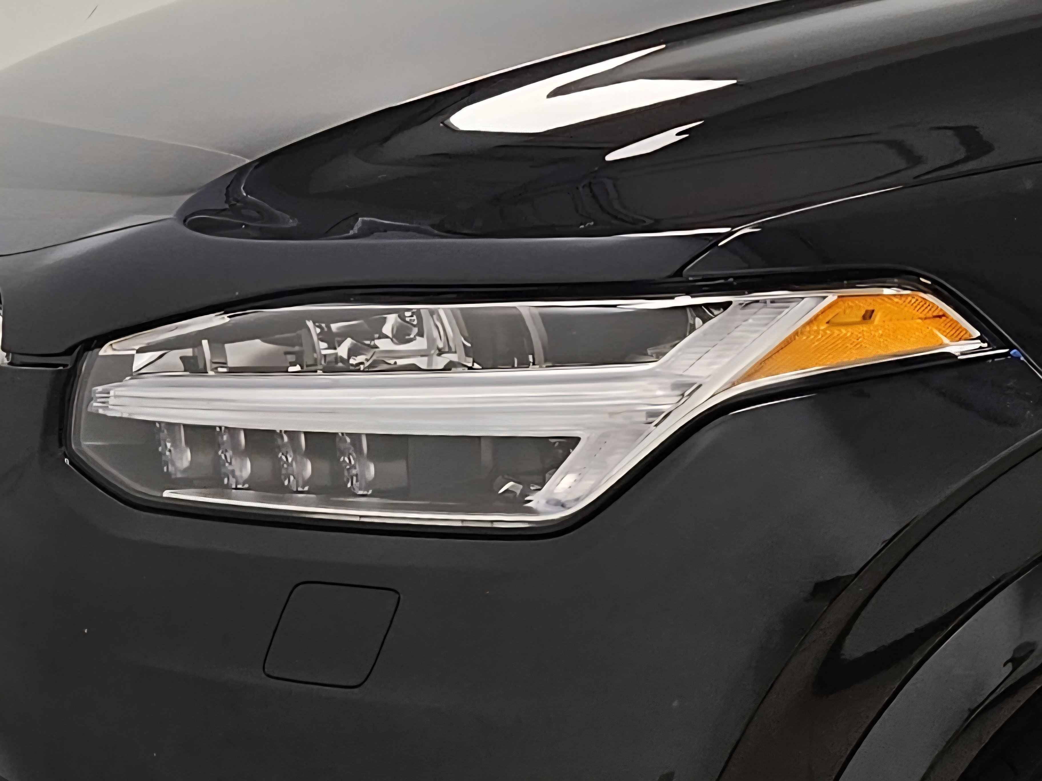 Used 2025 Volvo XC90 B6 Plus w/ Protection Package Premier image 36