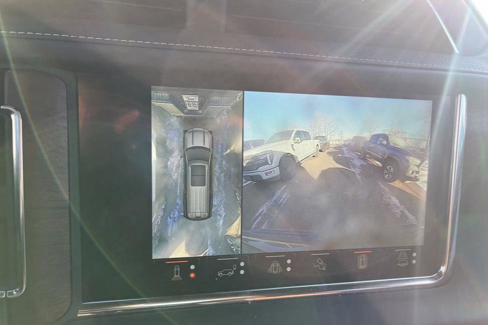 Used 2023 GMC Yukon Denali Ultimate image 13