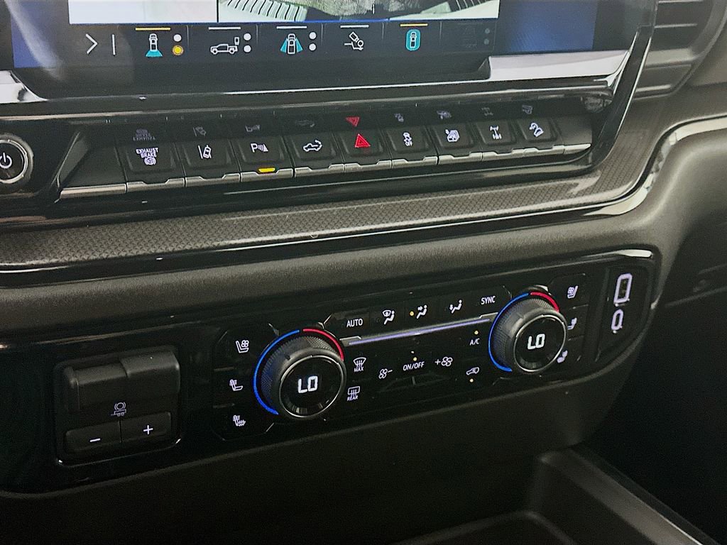 Used 2024 Chevrolet Silverado 2500 ZR2 w/ Technology Package image 18
