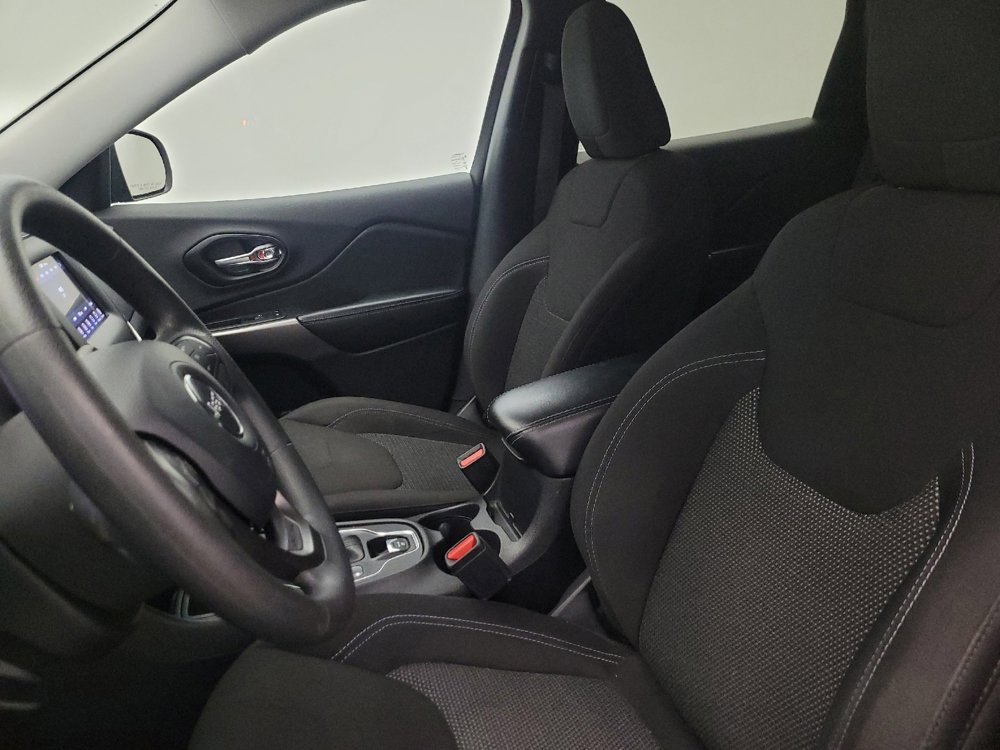 Used 2020 Jeep Cherokee Latitude FWD image 17