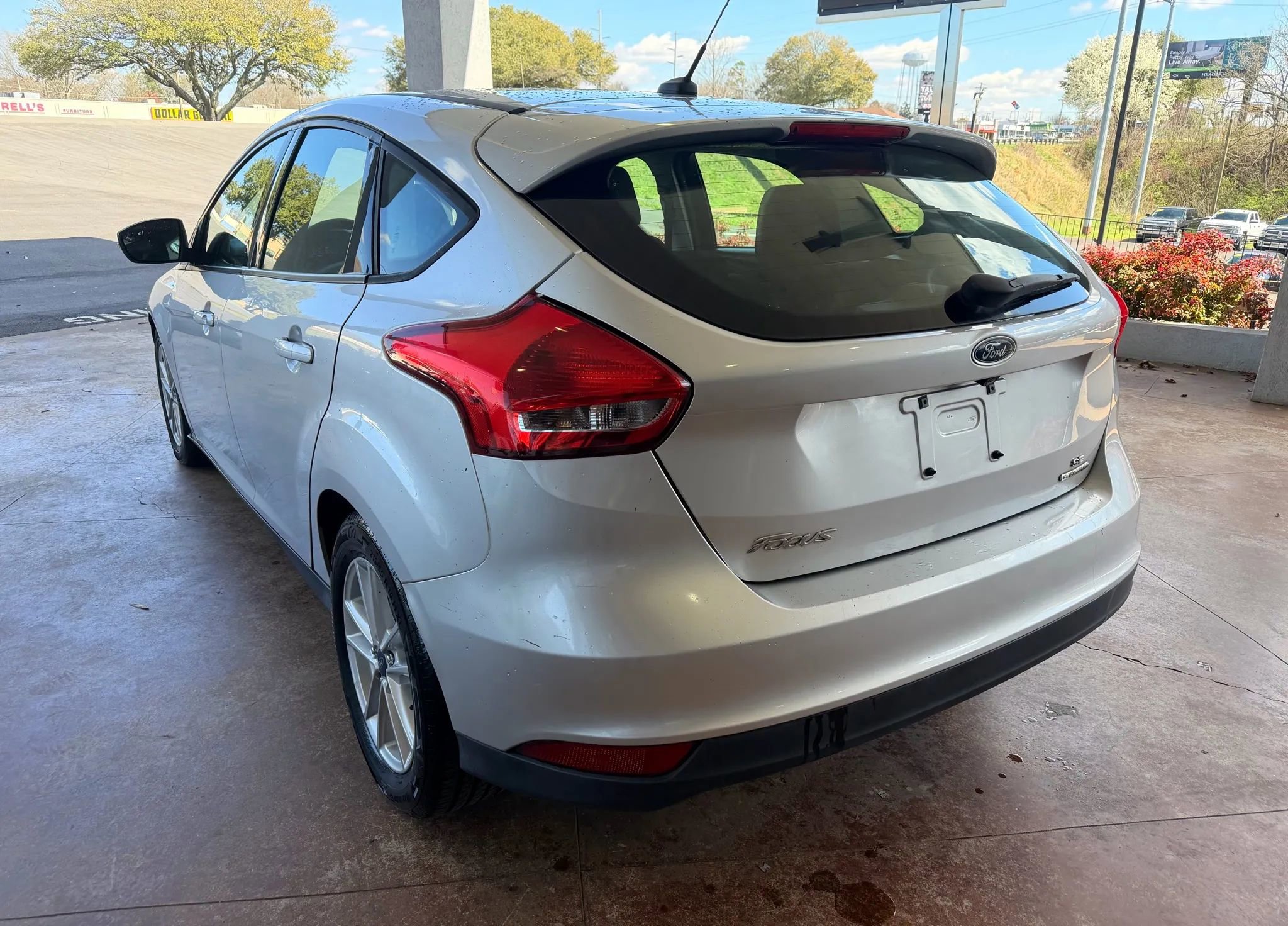 Used 2016 Ford Focus SE image 4