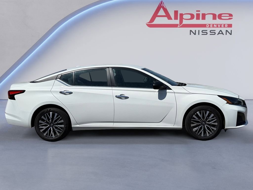 Used 2025 Nissan Altima 2.5 SV image 6