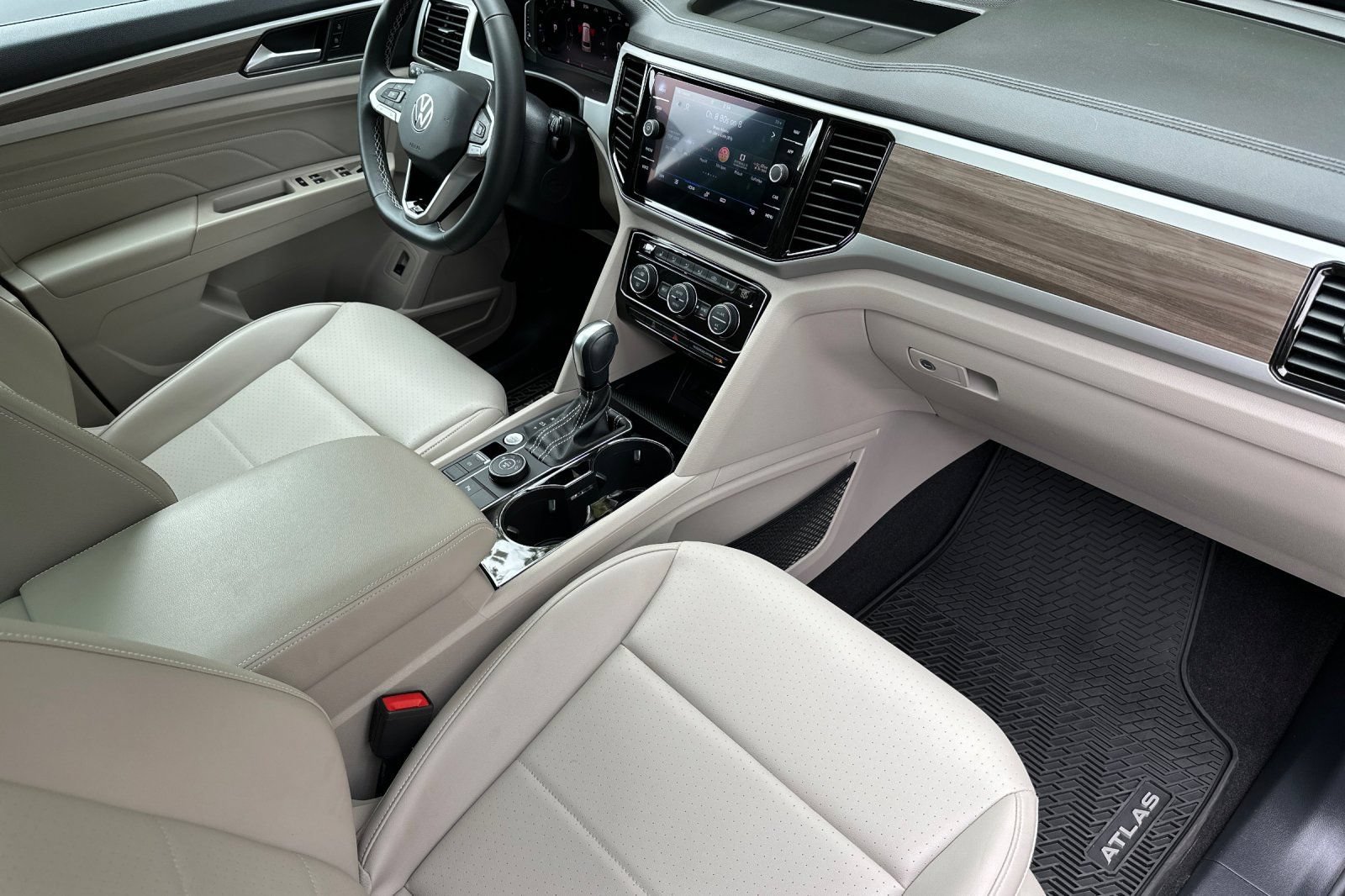 Used 2022 Volkswagen Atlas SEL AWD/4WD image 17
