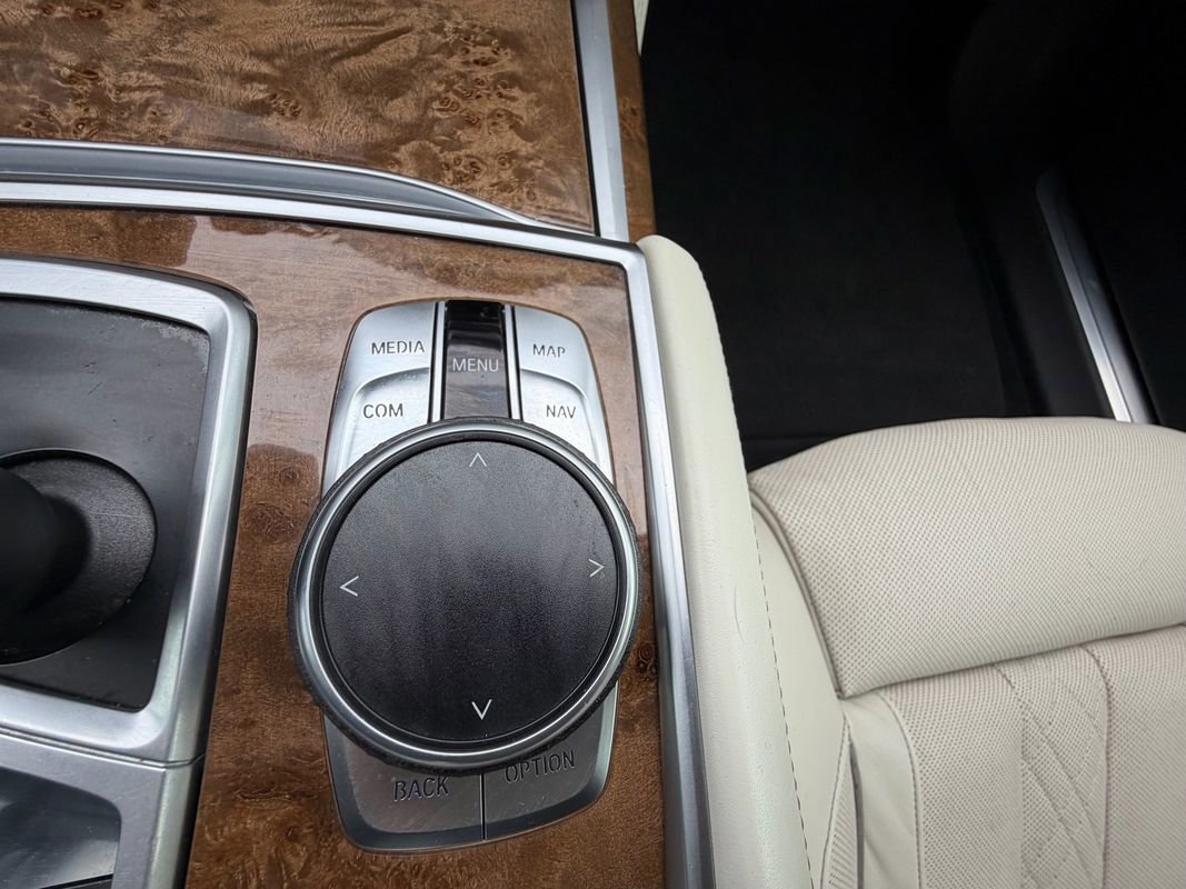 Used 2016 BMW 750i xDrive xDrive image 24