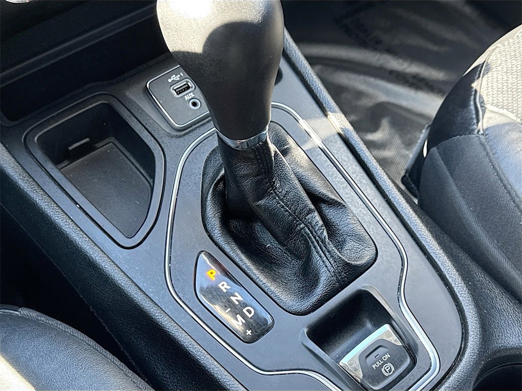 Used 2021 Jeep Cherokee Latitude Lux w/ Comfort/Convenience Group image 16