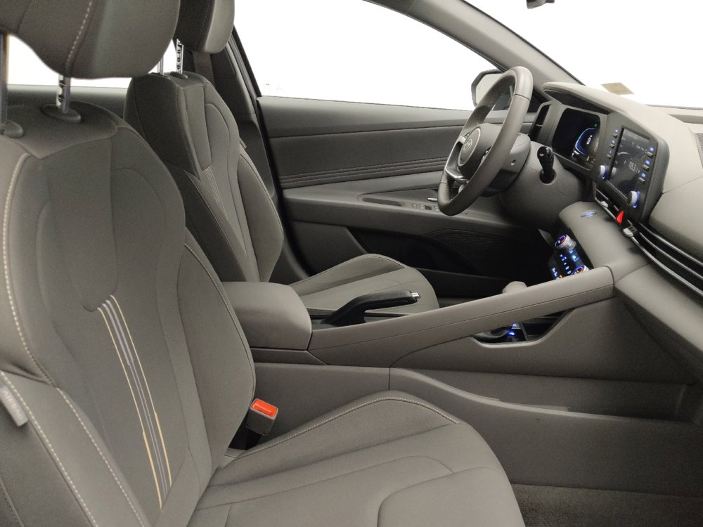 Used 2025 Hyundai Elantra Sport image 21