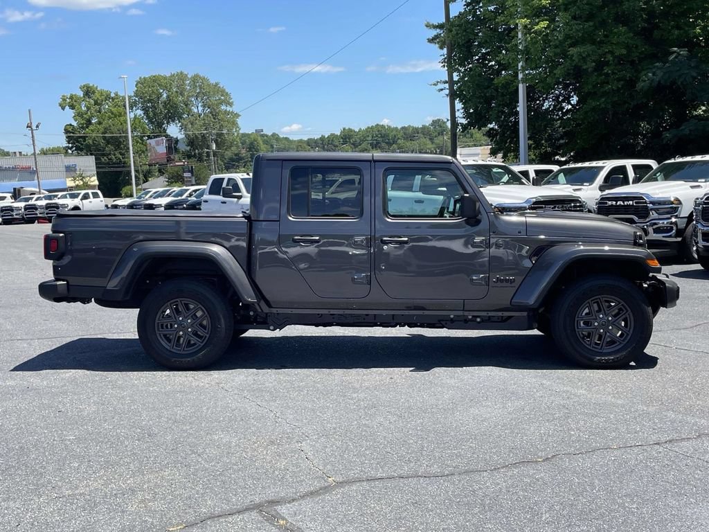 Used 2026 Jeep Gladiator Sport AWD/4WD image 9