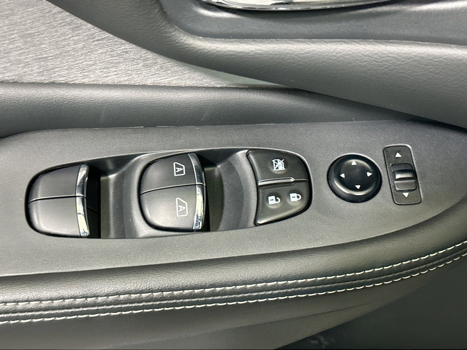 Used 2024 Nissan Murano SL image 16