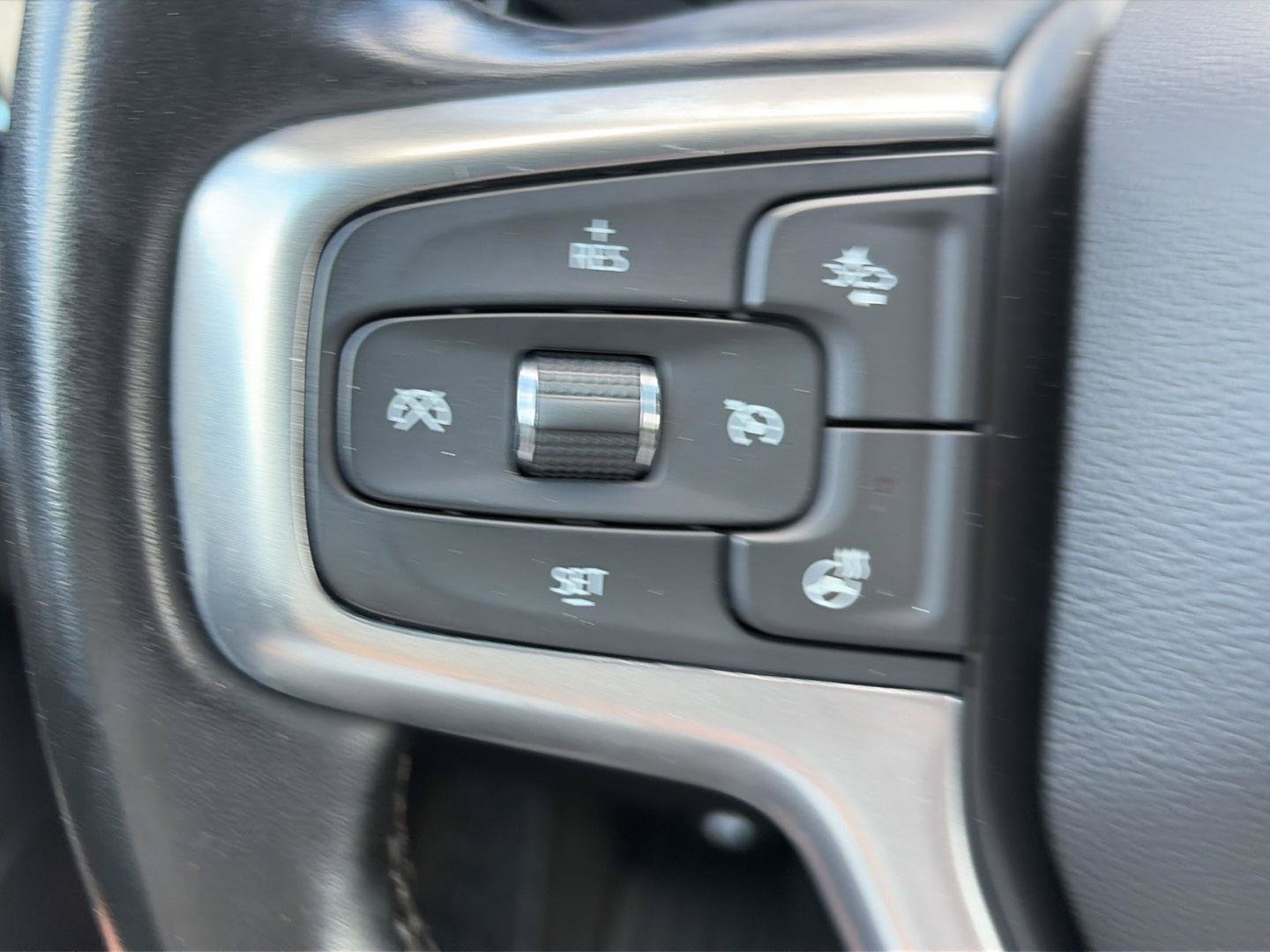 Used 2024 Chevrolet Silverado 1500 LT AWD/4WD image 12