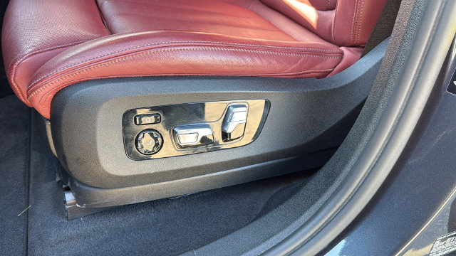Used 2021 BMW X6 M50i w/ Executive Package AWD/4WD image 27
