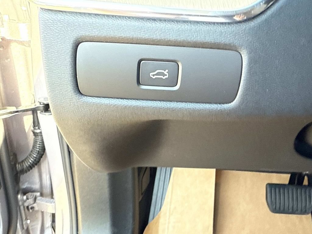 Used 2026 Volvo XC60 B5 Plus w/ Protection Package Premier AWD/4WD image 29
