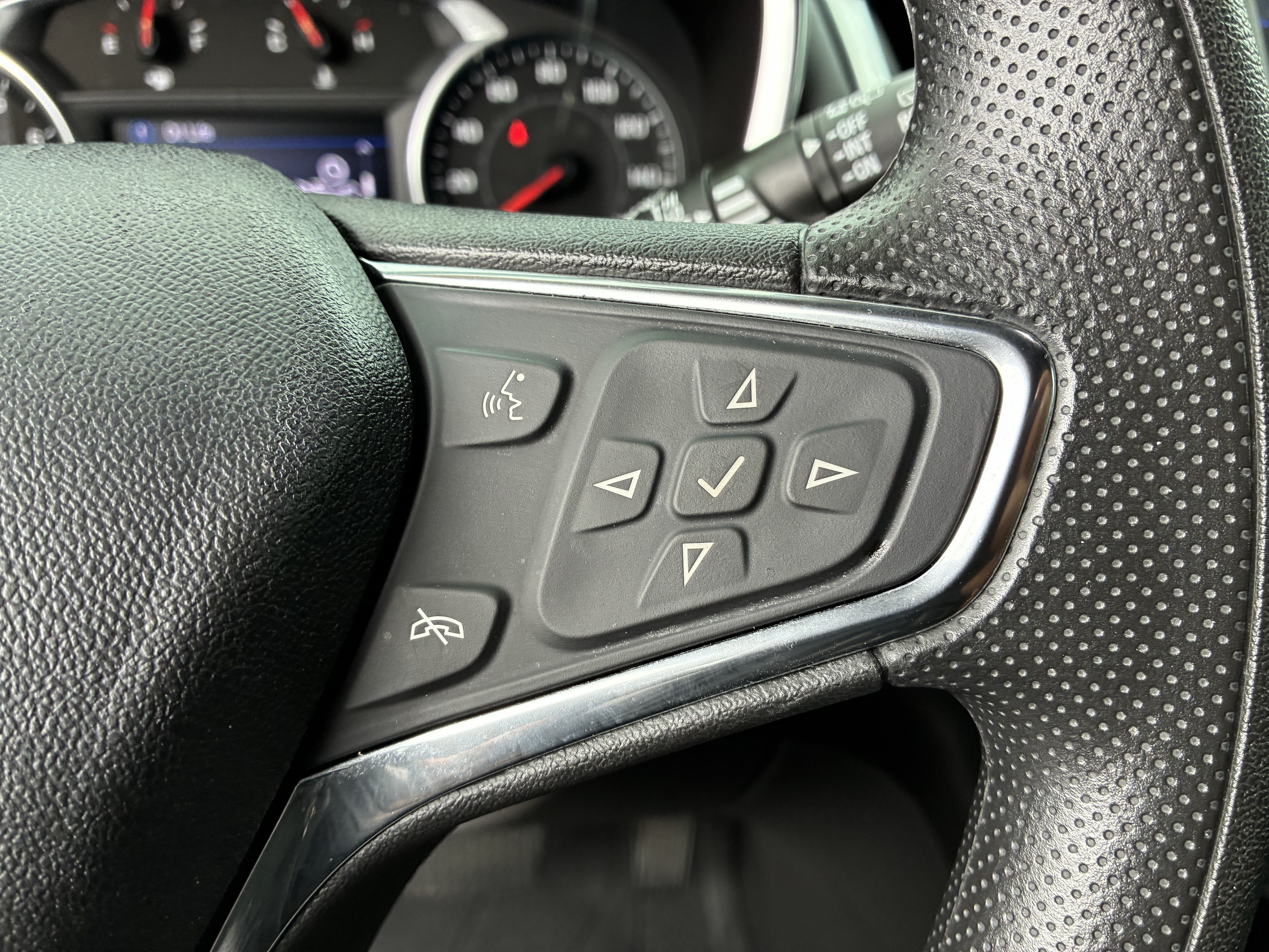 Used 2022 Chevrolet Equinox LT w/ LPO, Floor Liner Package FWD image 29