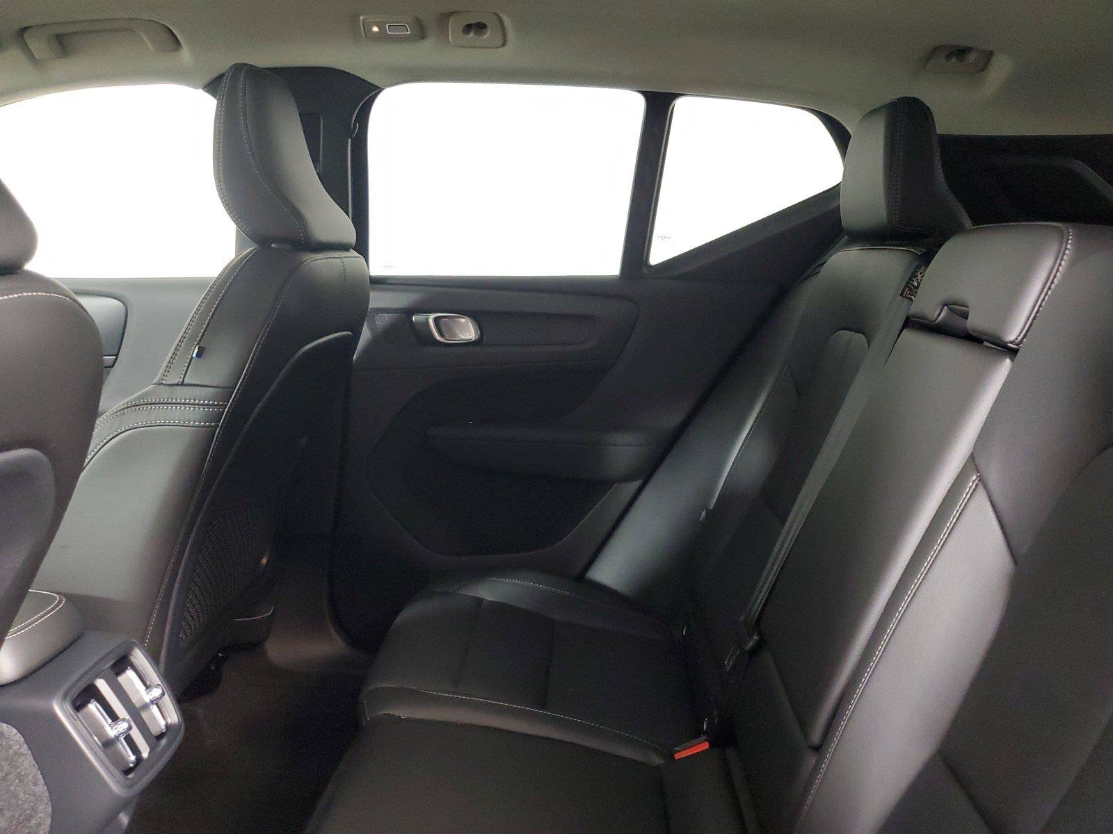 Used 2026 Volvo XC40 B5 Core AWD/4WD image 12