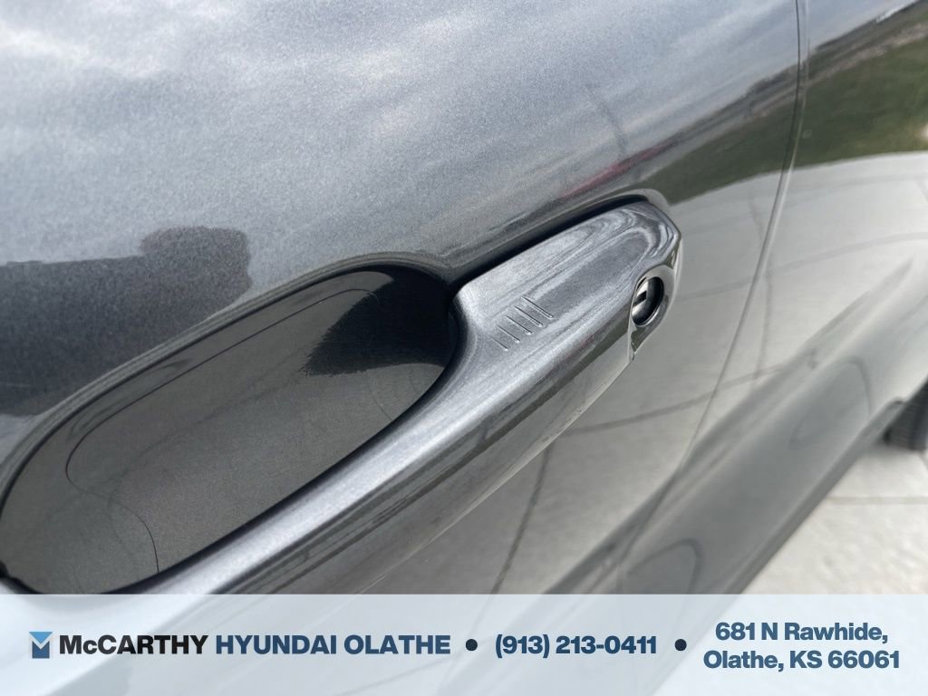 Used 2020 Ford Escape Titanium w/ Titanium Premium Package 2.0 image 11