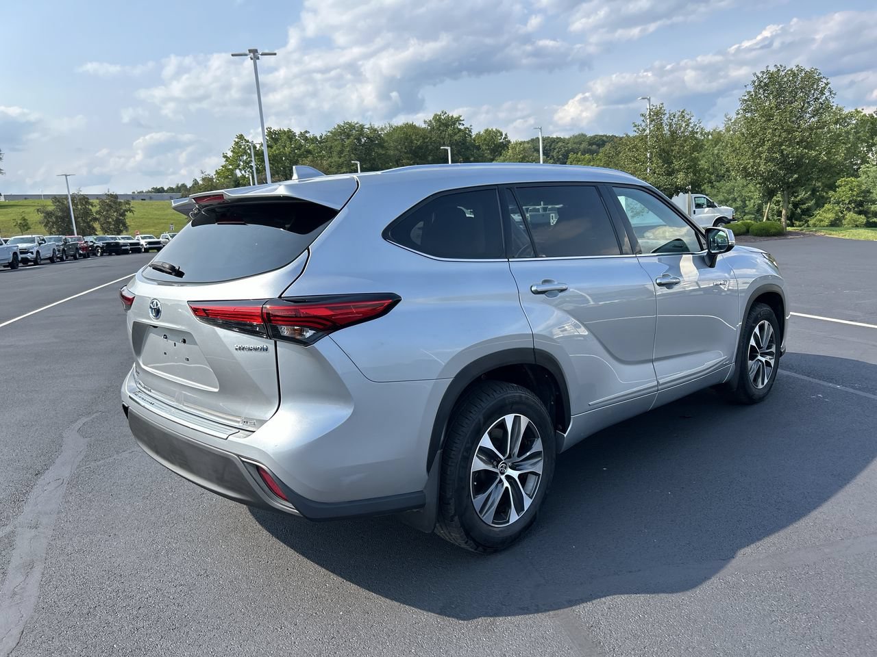 Used 2021 Toyota Highlander XLE w/ Protection Package #3 (TMS) AWD/4WD image 7
