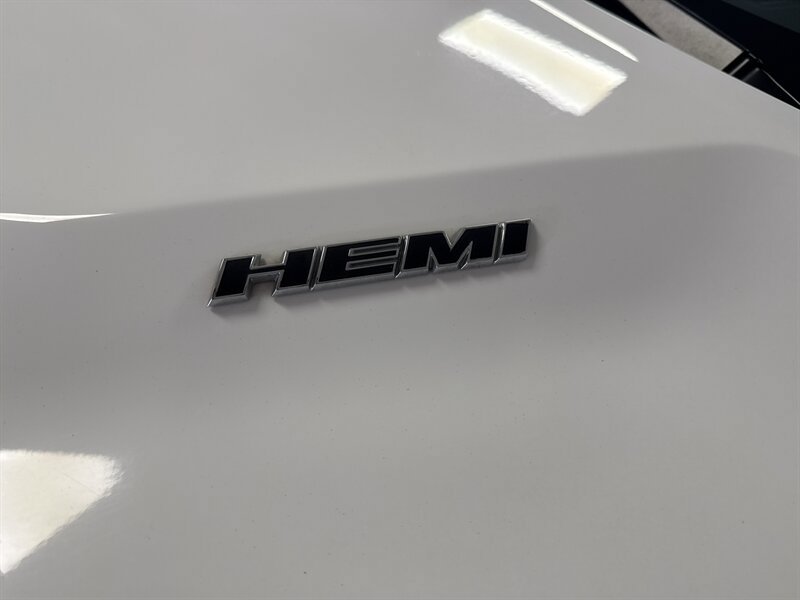 Used 2014 Dodge Challenger R/T RWD image 16