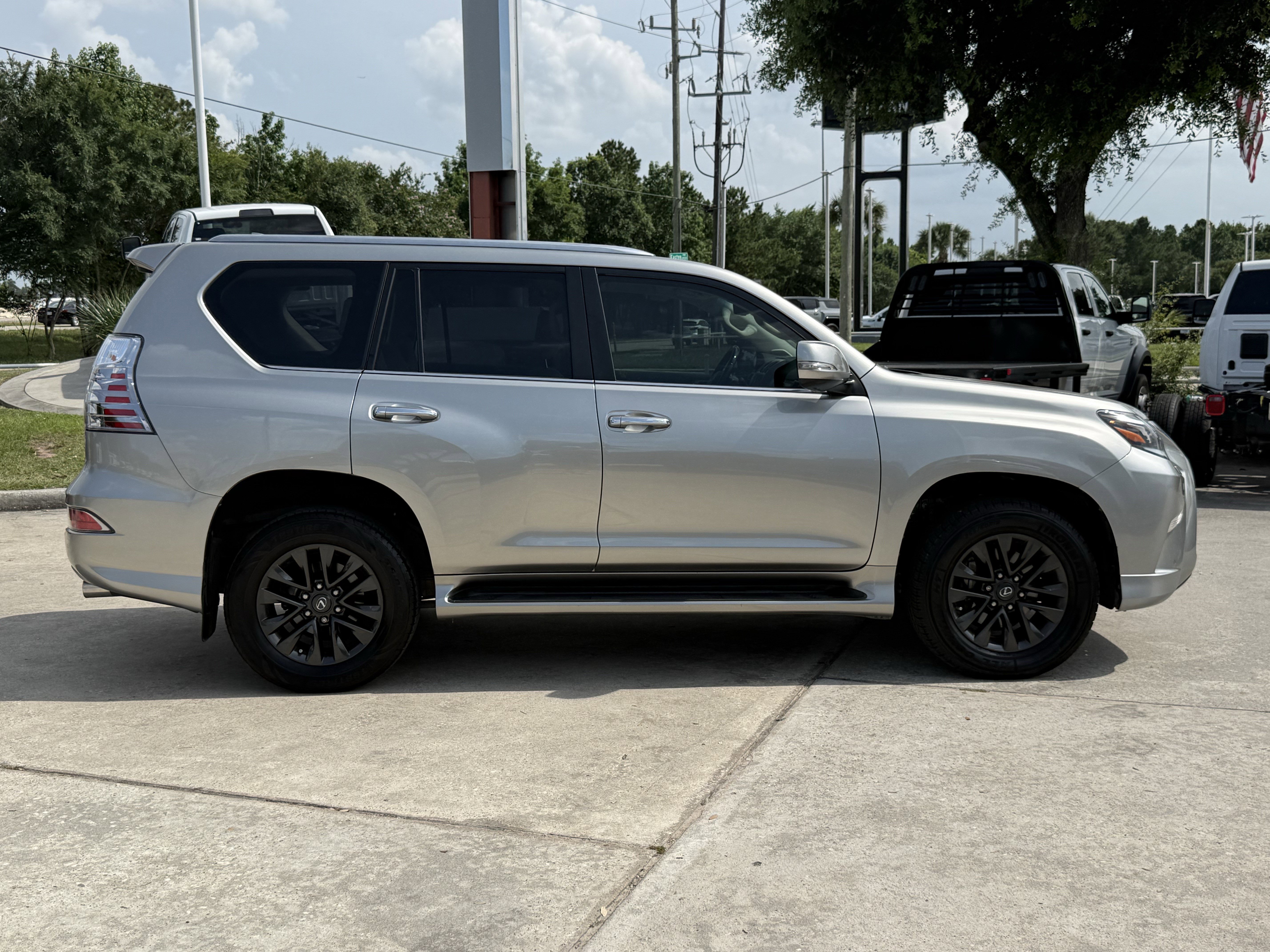 Used 2020 Lexus GX 460 Premium AWD/4WD image 3