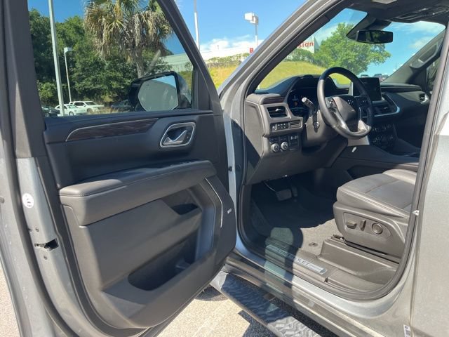 Used 2024 Chevrolet Tahoe Z71 w/ Luxury Package AWD/4WD image 4