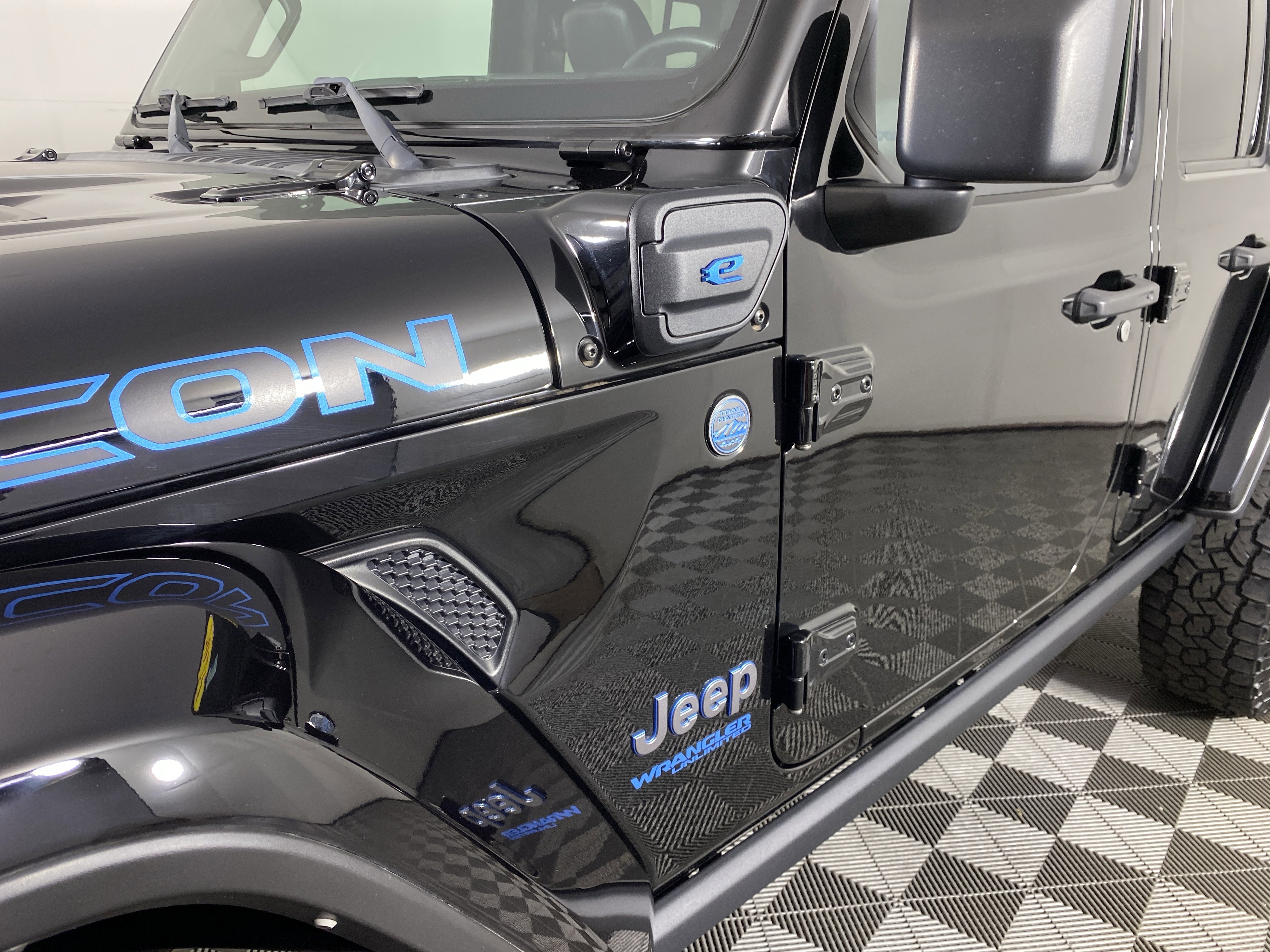 Used 2021 Jeep Wrangler Unlimited Rubicon 4xe w/ Steel Bumper Group image 13