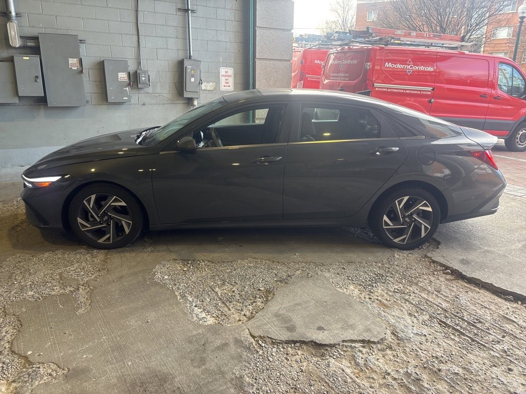 Used 2024 Hyundai Elantra SEL w/ Convenience Package image 6