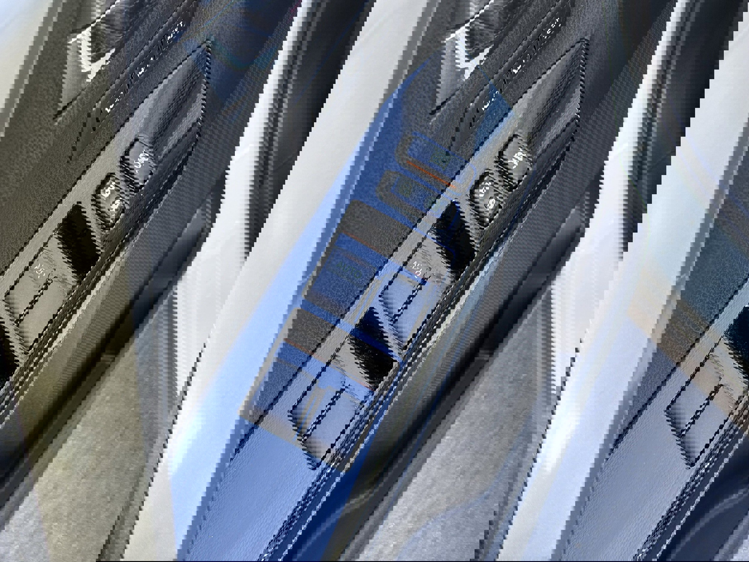 Used 2018 Toyota RAV4 Limited w/ Advanced Technology Package image 26