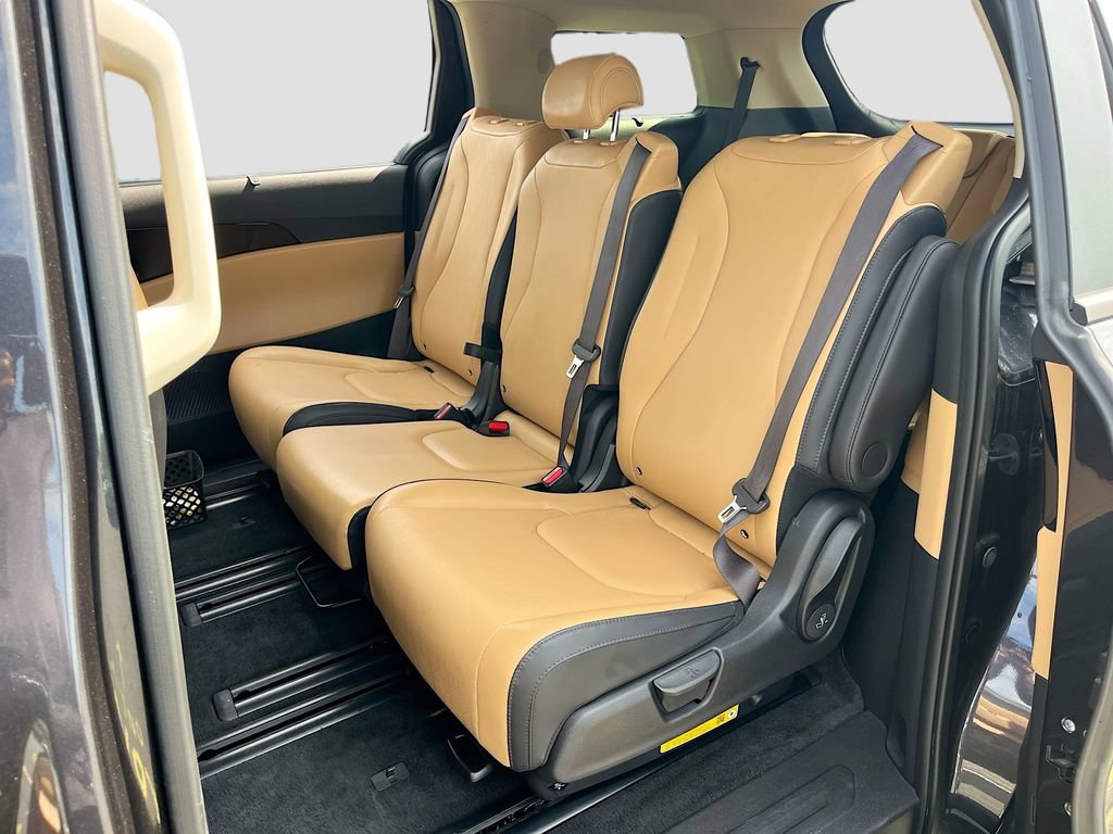 Used 2024 Kia Carnival EX FWD image 24