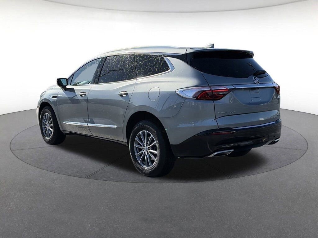 Used 2024 Buick Enclave Premium image 3