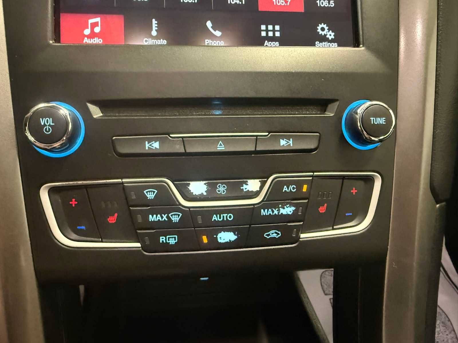 Used 2018 Ford Fusion SE w/ Fusion SE Technology Package FWD image 33