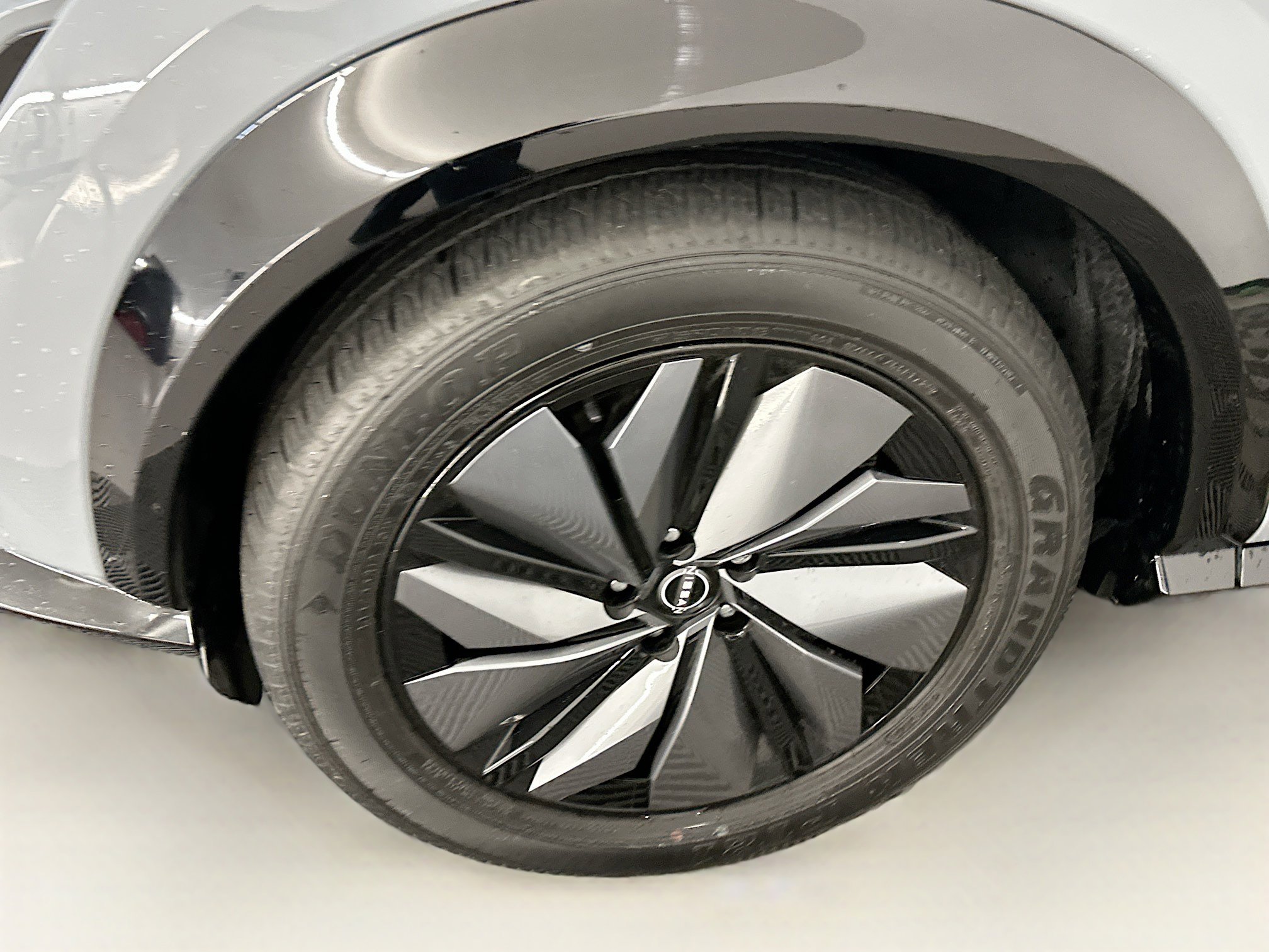 Used 2023 Nissan Ariya AWD image 11