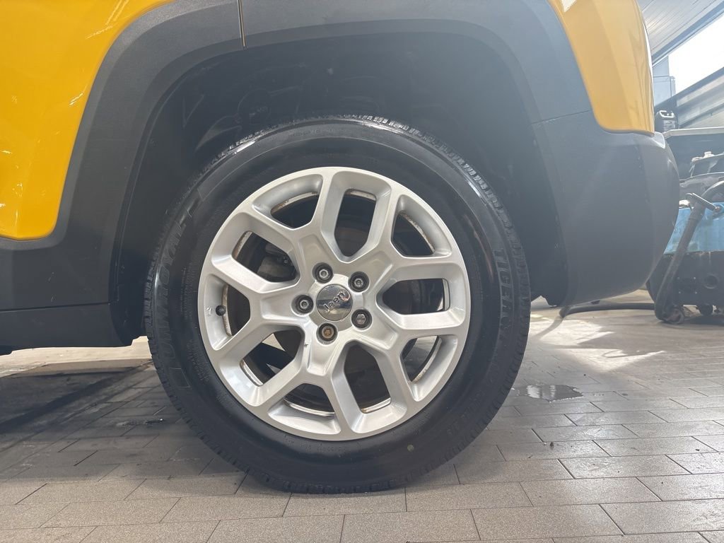 Used 2017 Jeep Renegade Latitude image 24