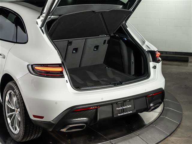 Used 2025 Porsche Macan image 31