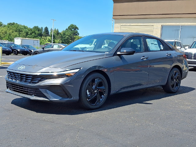 New 2026 Hyundai Elantra SEL Sport FWD image 2