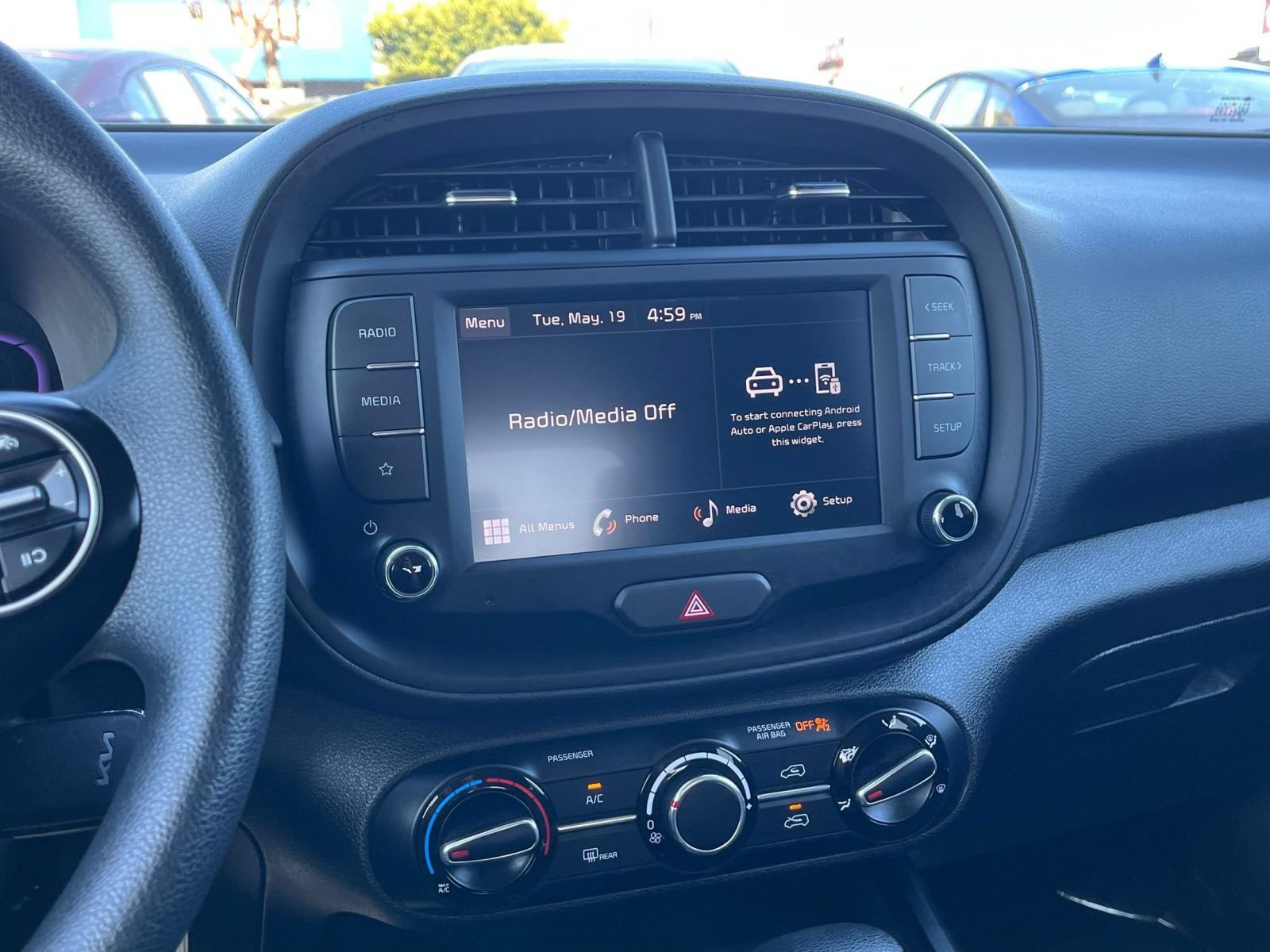 Used 2025 Kia Soul LX w/ LX Technology Package FWD image 17