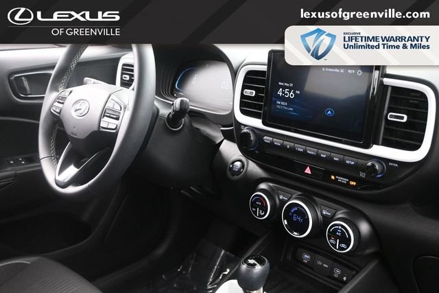 Used 2024 Hyundai Venue Limited FWD image 30