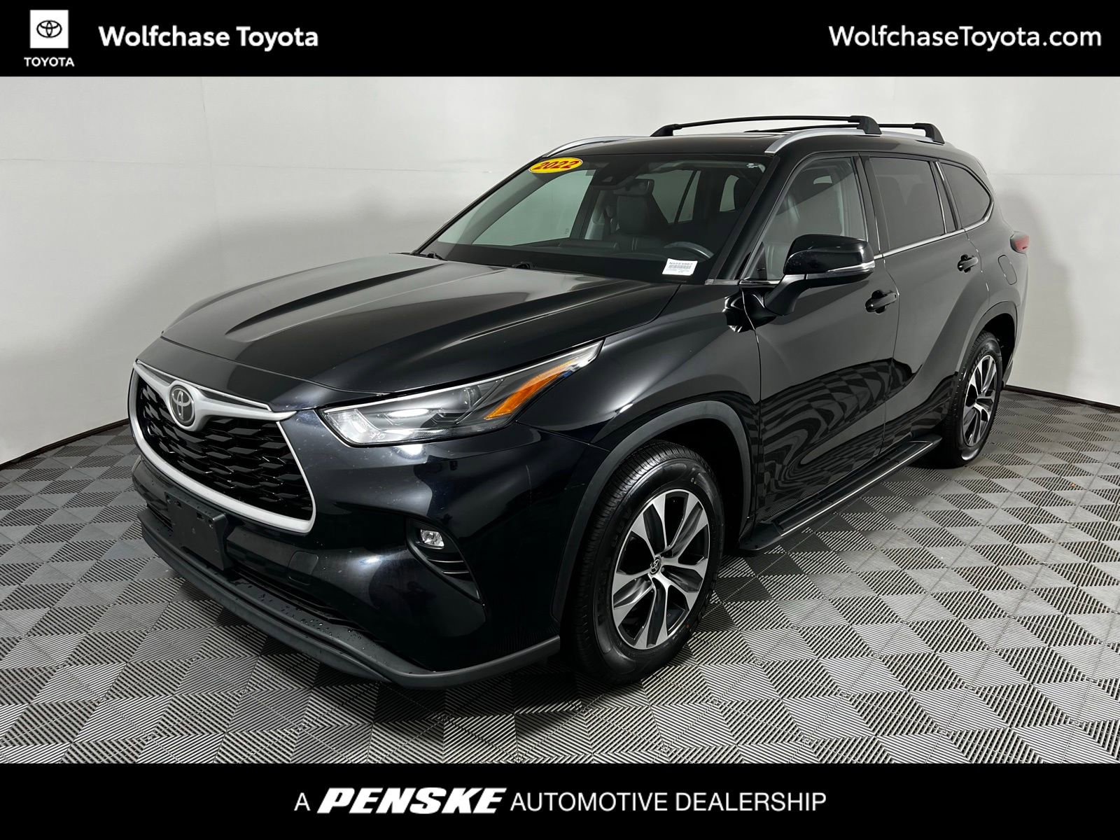 Used 2022 Toyota Highlander XLE FWD image 1