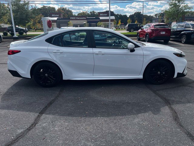 Used 2026 Toyota Camry SE AWD/4WD image 2
