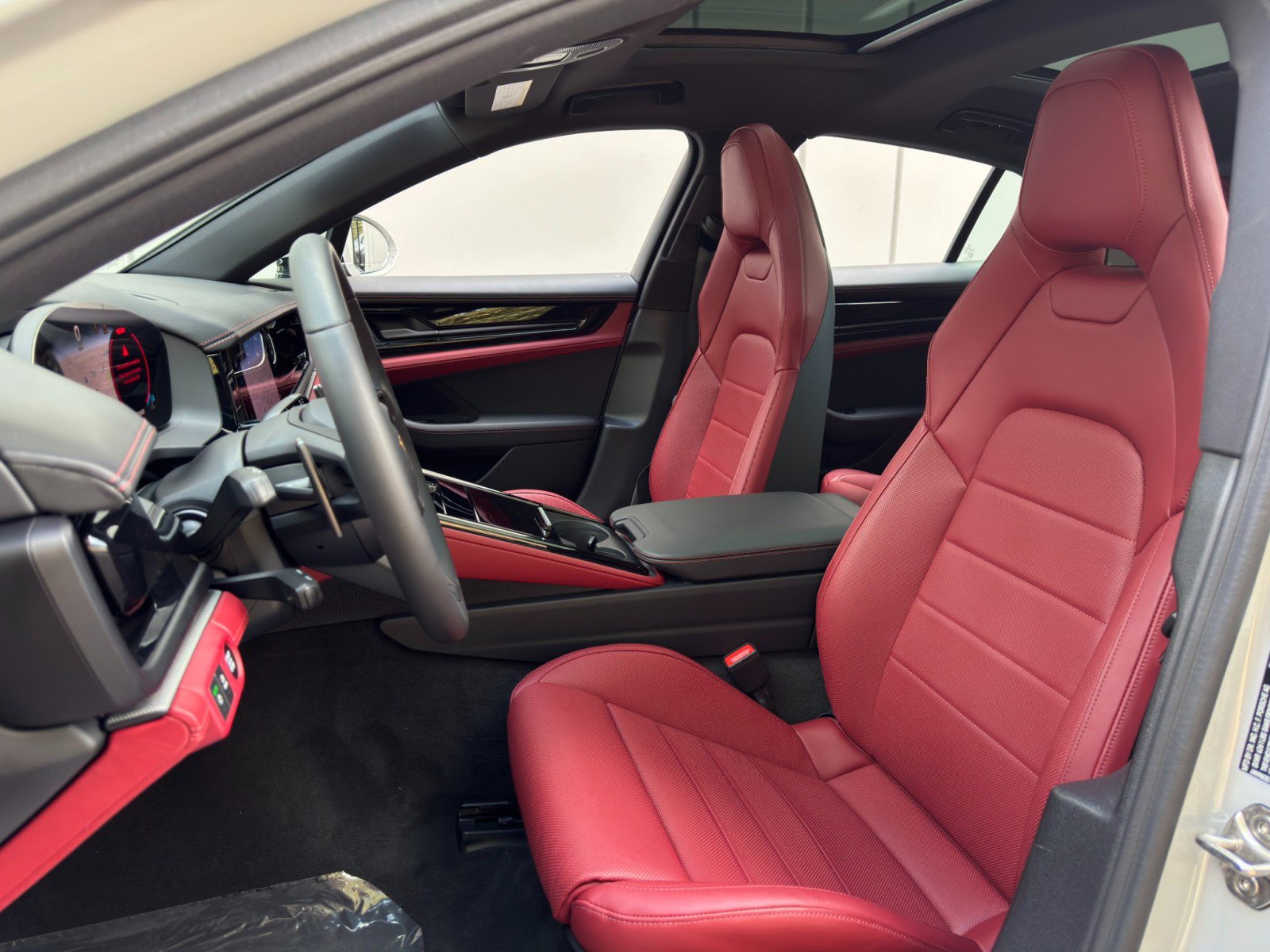 Used 2025 Porsche Panamera 4S w/ Premium Package image 41