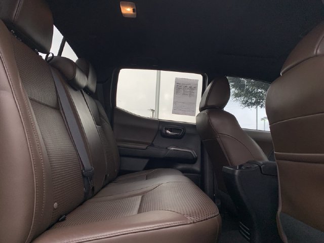 Used 2018 Toyota Tacoma Limited RWD image 34