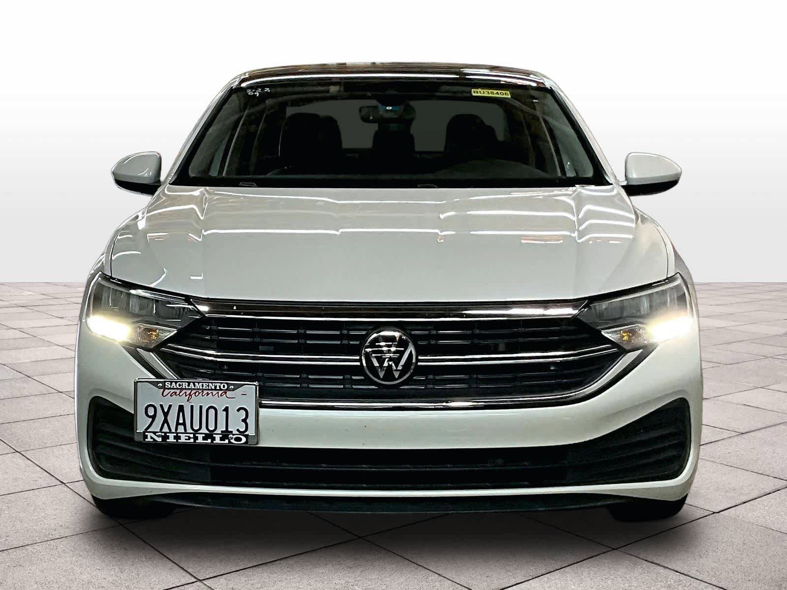 Used 2024 Volkswagen Jetta SE w/ Panoramic Sunroof Package FWD image 3
